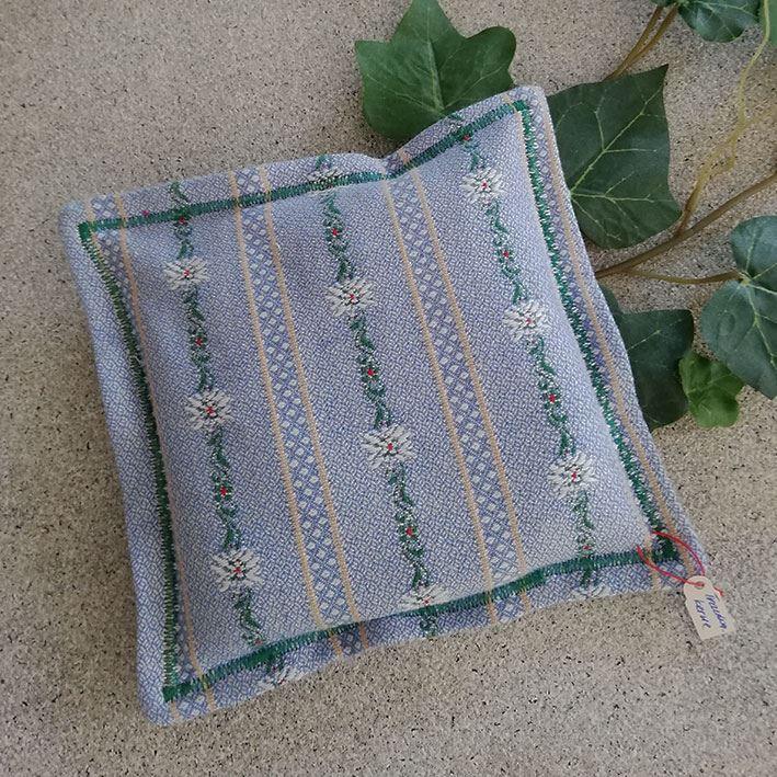 Traubenkernkissen Handarbeit, Edelweissstoff