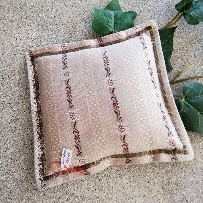 Traubenkernkissen Handarbeit, Edelweissstoff