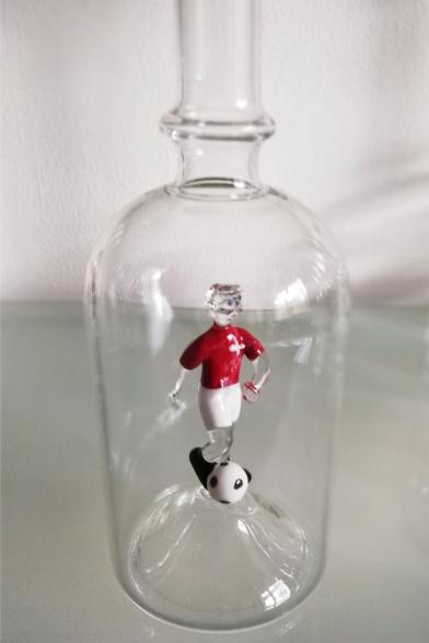 Glasflasche Geschenkflasche mit Sujet Fussballer Fussballspieler