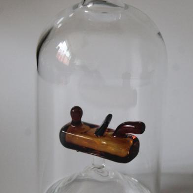 Glasflasche mit Sujet Hobel