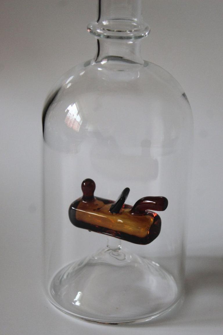Glasflasche mit Sujet Hobel